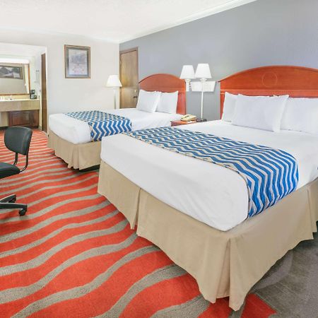 Travelodge Inn & Suites By Wyndham Norman Eksteriør billede
