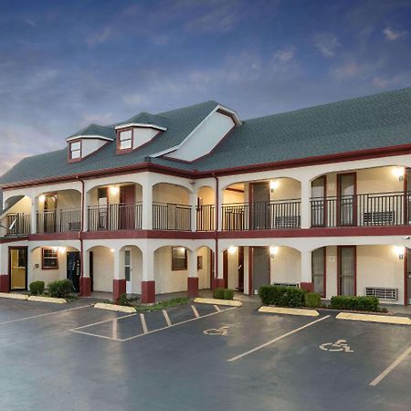 Travelodge Inn & Suites By Wyndham Norman Eksteriør billede
