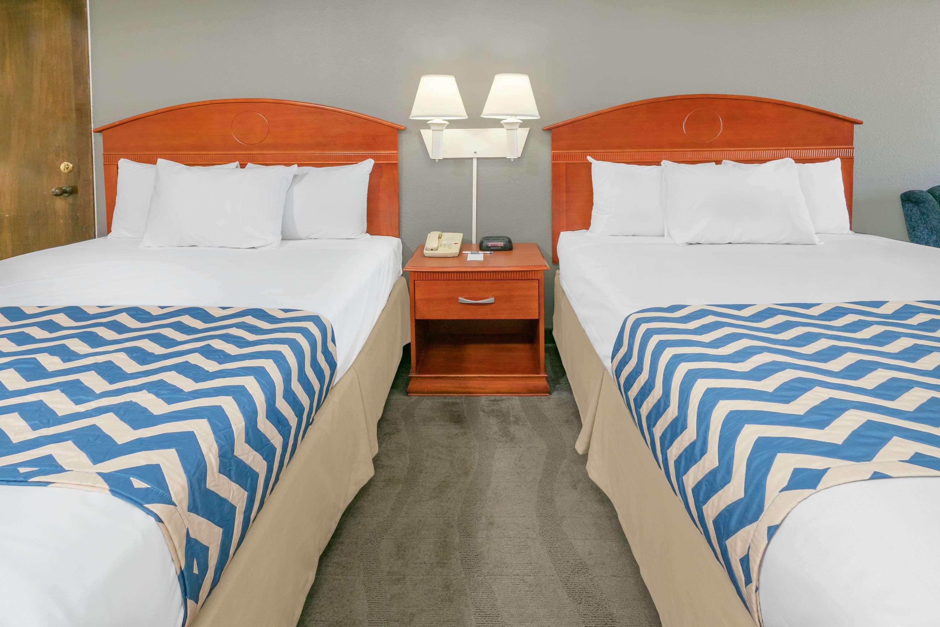 Travelodge Inn & Suites By Wyndham Norman Eksteriør billede
