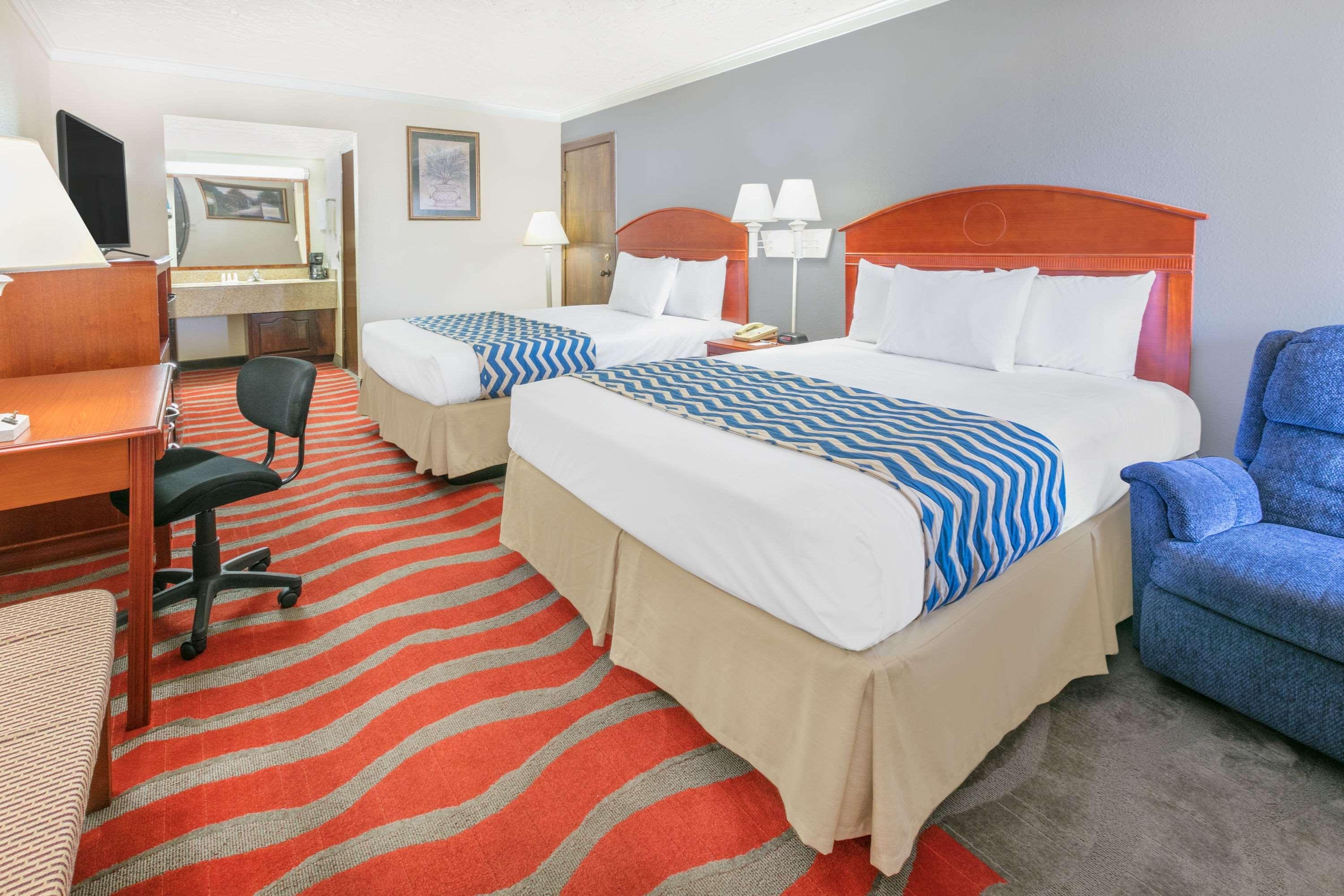 Travelodge Inn & Suites By Wyndham Norman Eksteriør billede