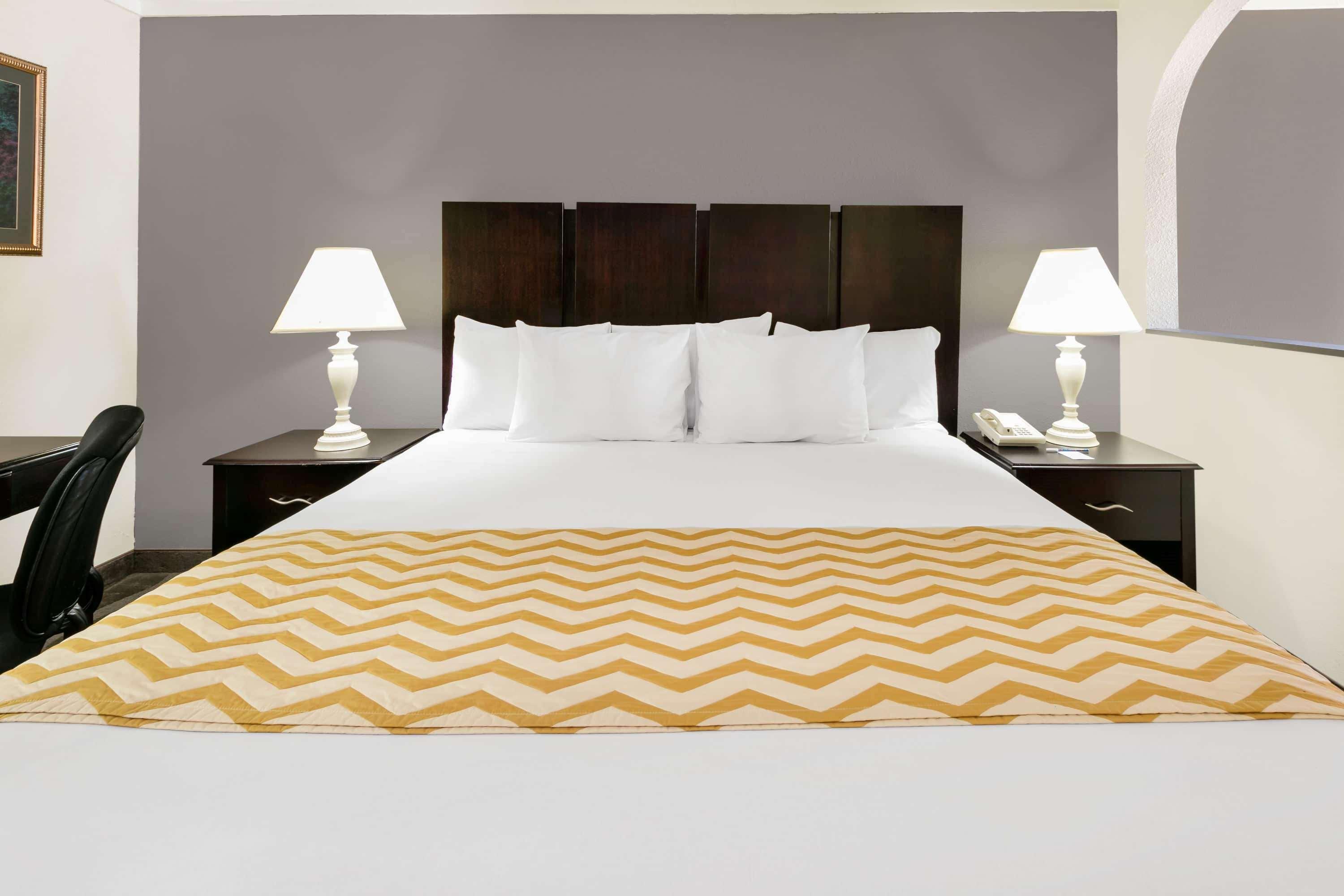 Travelodge Inn & Suites By Wyndham Norman Eksteriør billede