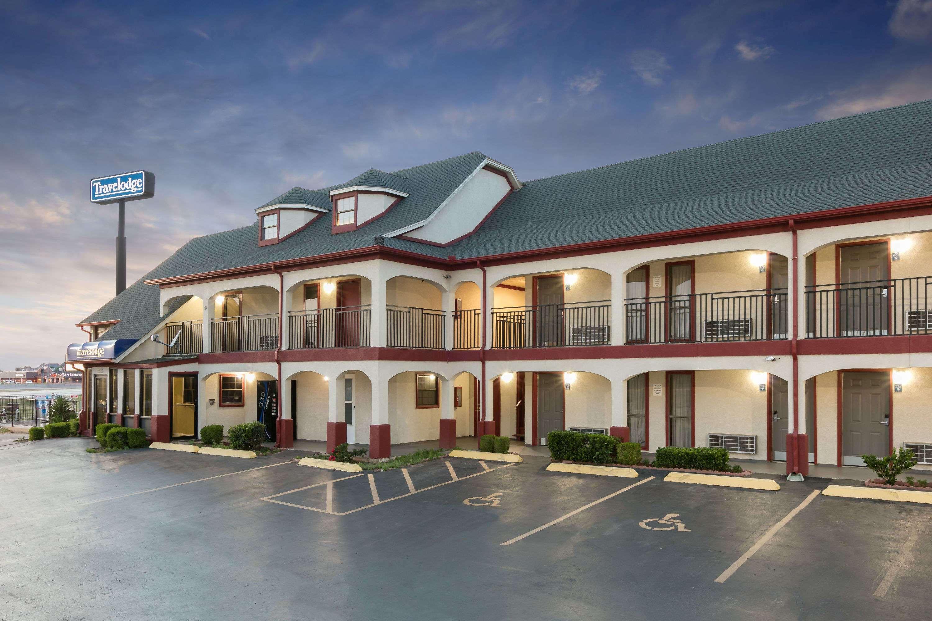 Travelodge Inn & Suites By Wyndham Norman Eksteriør billede