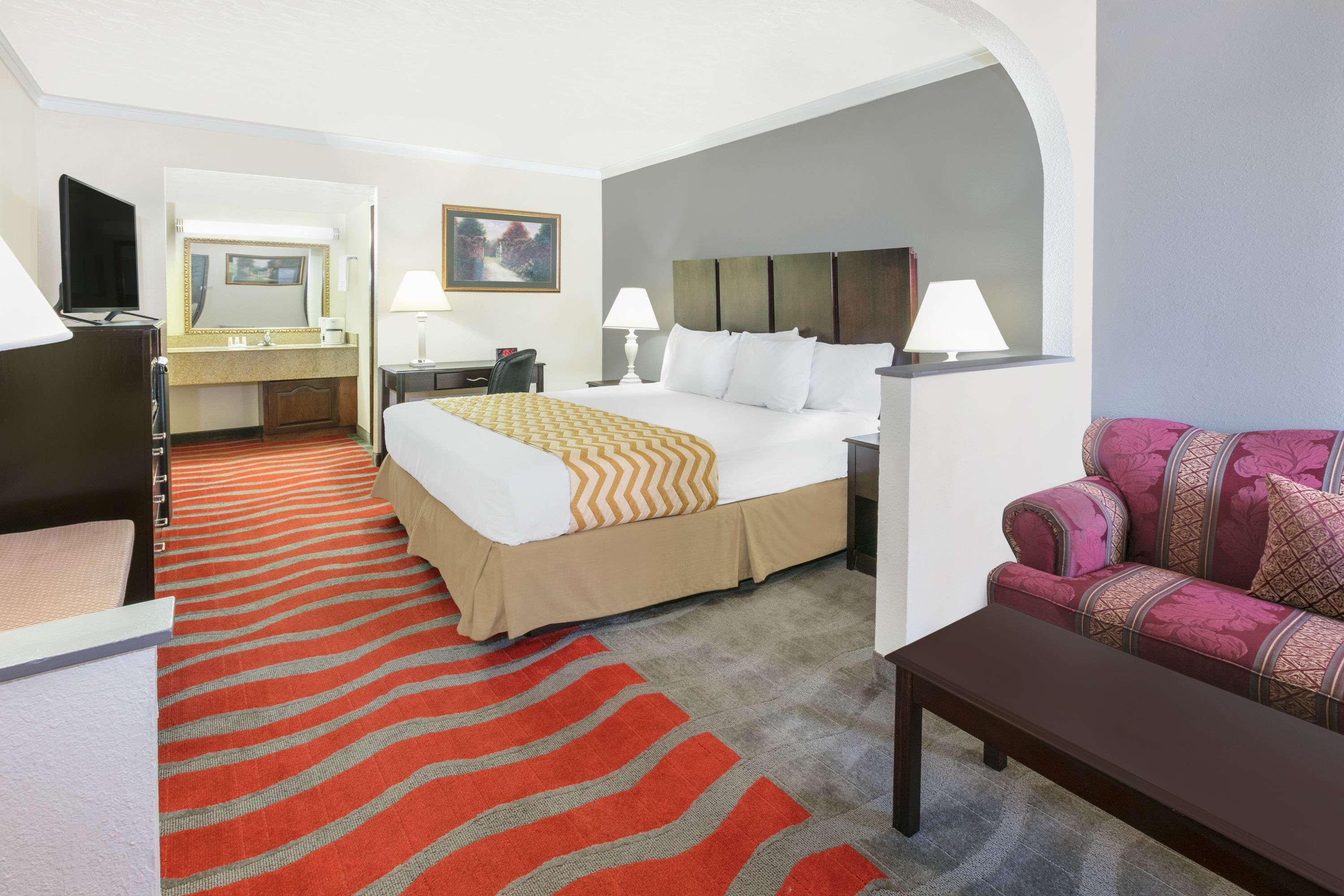 Travelodge Inn & Suites By Wyndham Norman Eksteriør billede