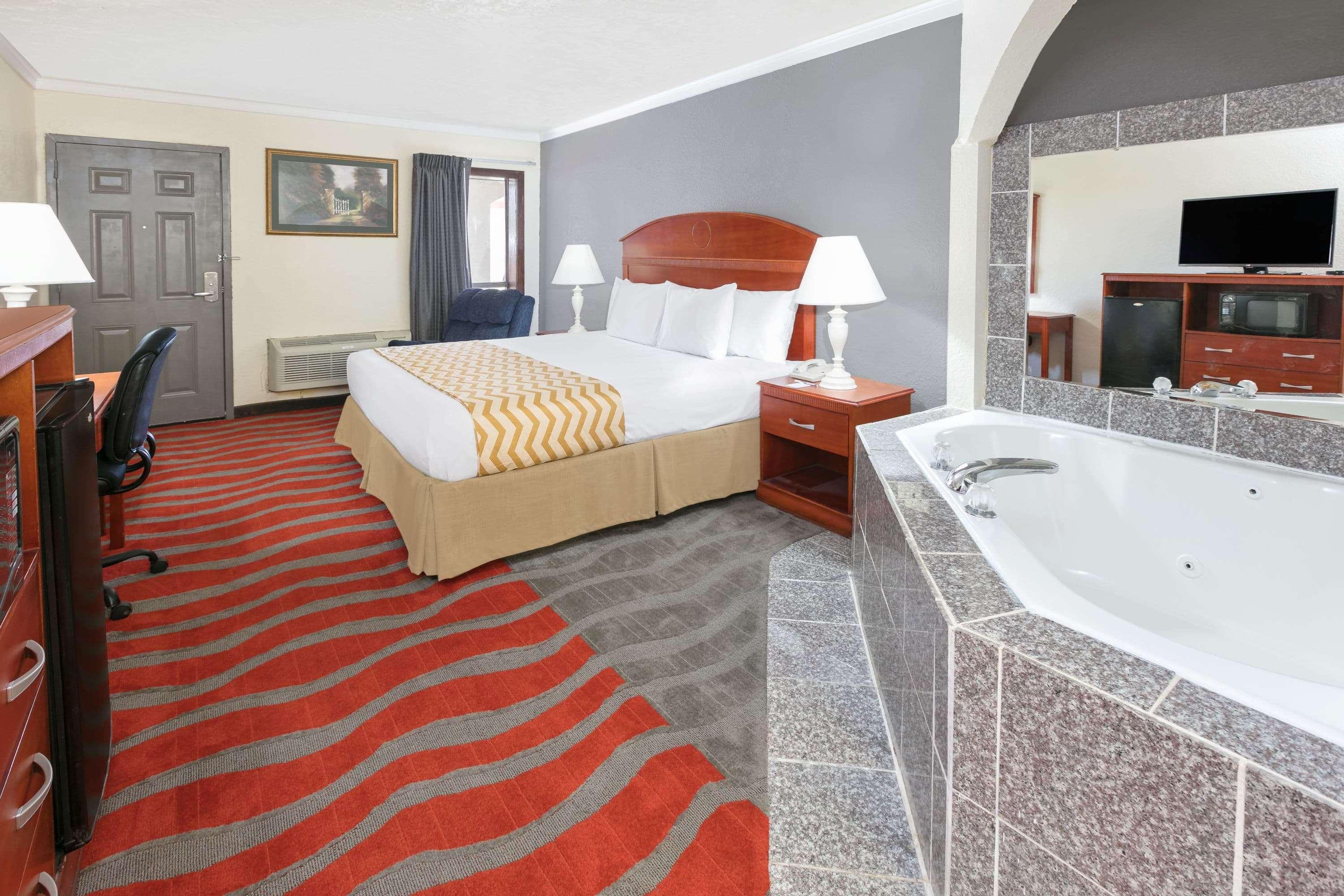 Travelodge Inn & Suites By Wyndham Norman Eksteriør billede