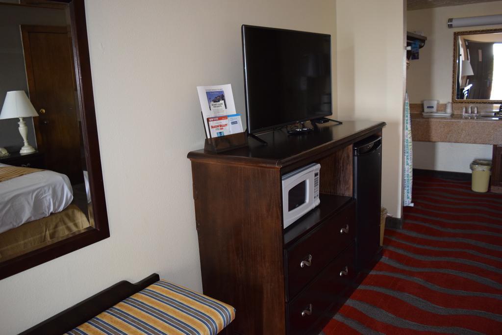 Travelodge Inn & Suites By Wyndham Norman Eksteriør billede